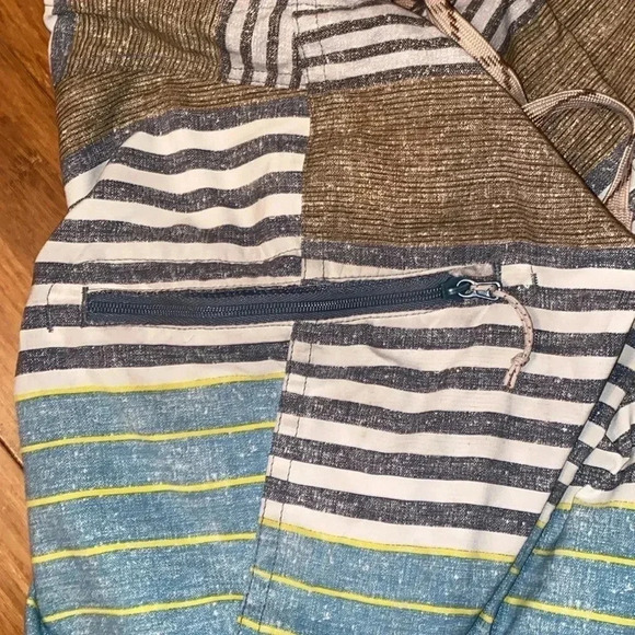 Patagonia men’s stripe shorts - size 33 - tie front -9 in inseam - Picture 4 of 8